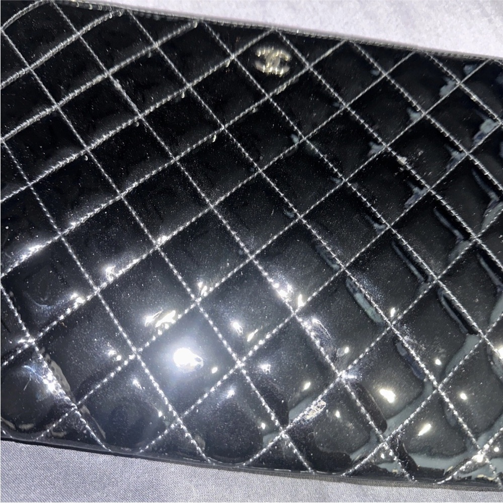 CHANEL Glossy Black Quilted Clutch - Picture 2 of 10